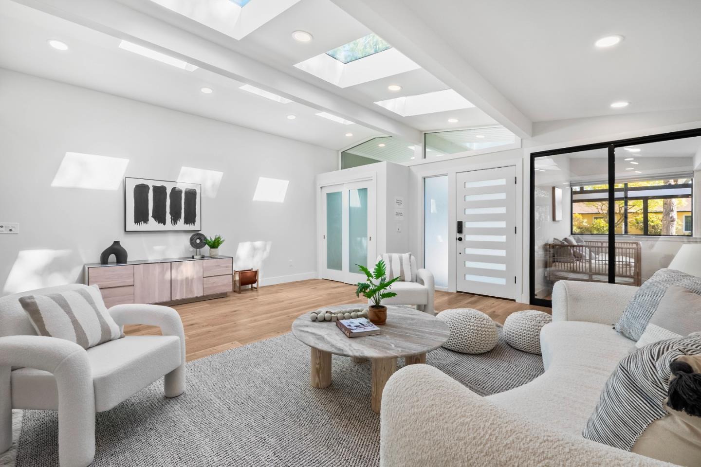 Detail Gallery Image 7 of 45 For 691 Dunholme Way, Sunnyvale,  CA 94087 - 4 Beds | 2/1 Baths