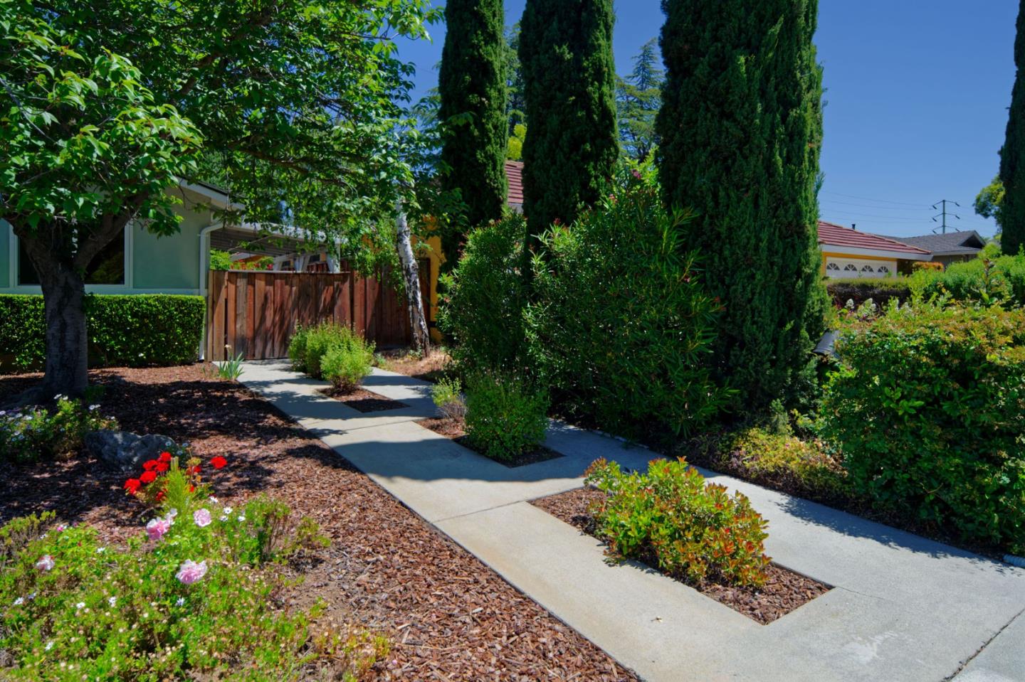 Detail Gallery Image 2 of 55 For 7068 Brooktree Way, San Jose,  CA 95120 - 4 Beds | 2 Baths