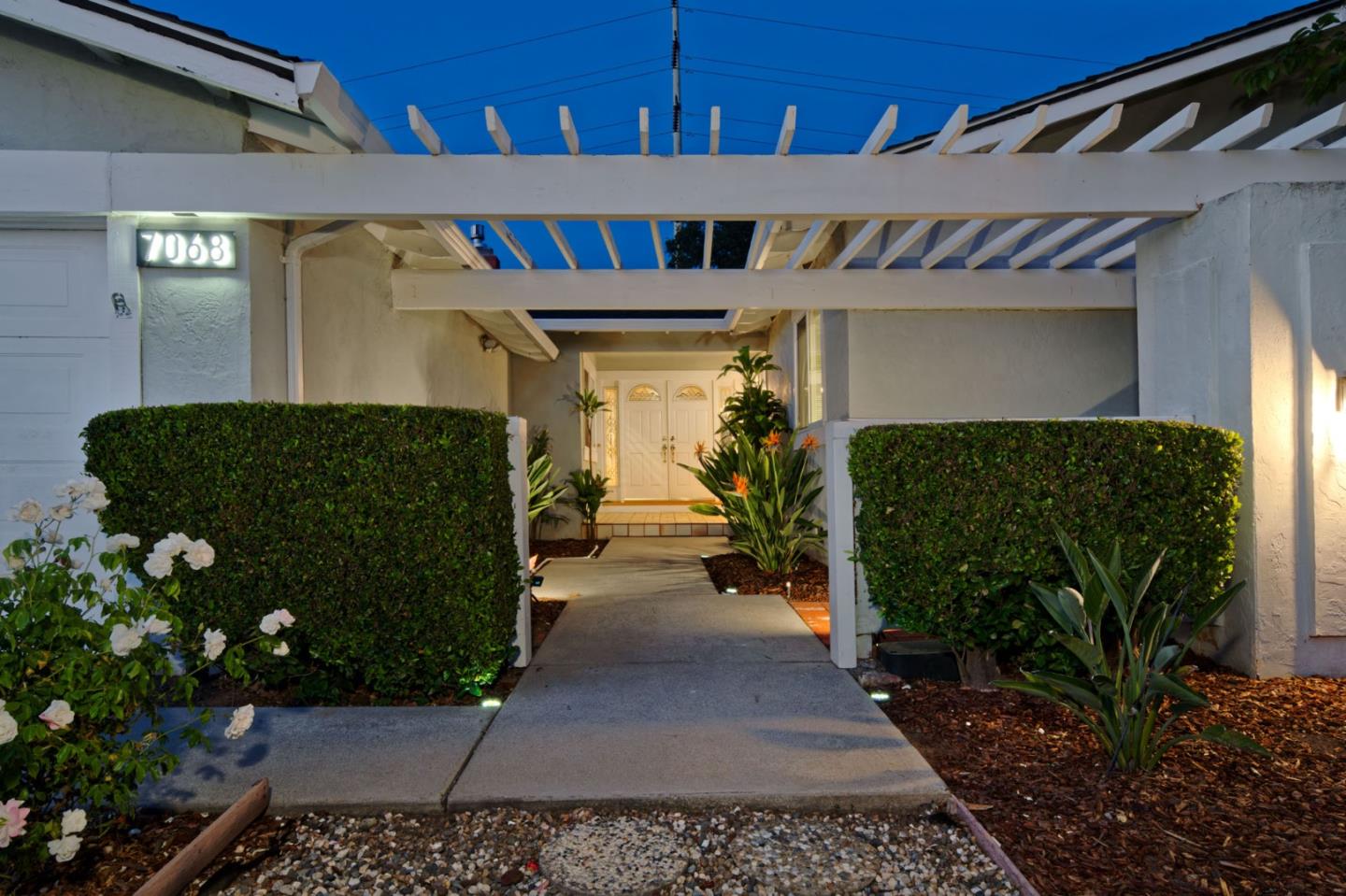 Detail Gallery Image 3 of 55 For 7068 Brooktree Way, San Jose,  CA 95120 - 4 Beds | 2 Baths