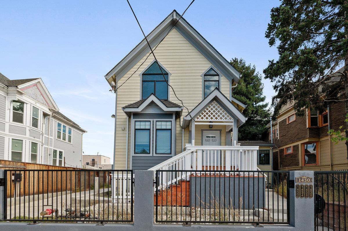 Detail Gallery Image 1 of 26 For 1434 8th Ave, Oakland,  CA 94606 - 3 Beds | 2 Baths