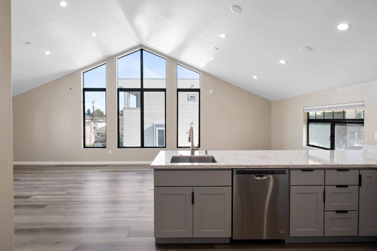 Detail Gallery Image 10 of 26 For 1434 8th Ave, Oakland,  CA 94606 - 3 Beds | 2 Baths
