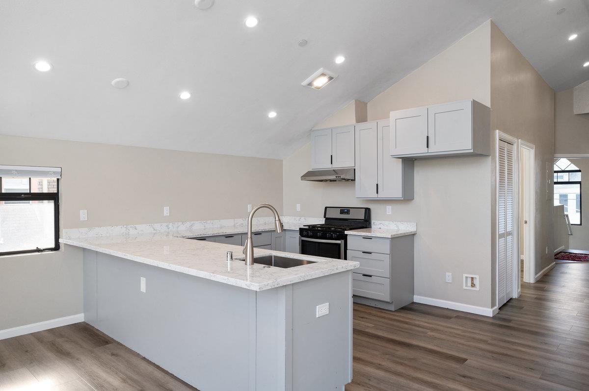 Detail Gallery Image 12 of 26 For 1434 8th Ave, Oakland,  CA 94606 - 3 Beds | 2 Baths