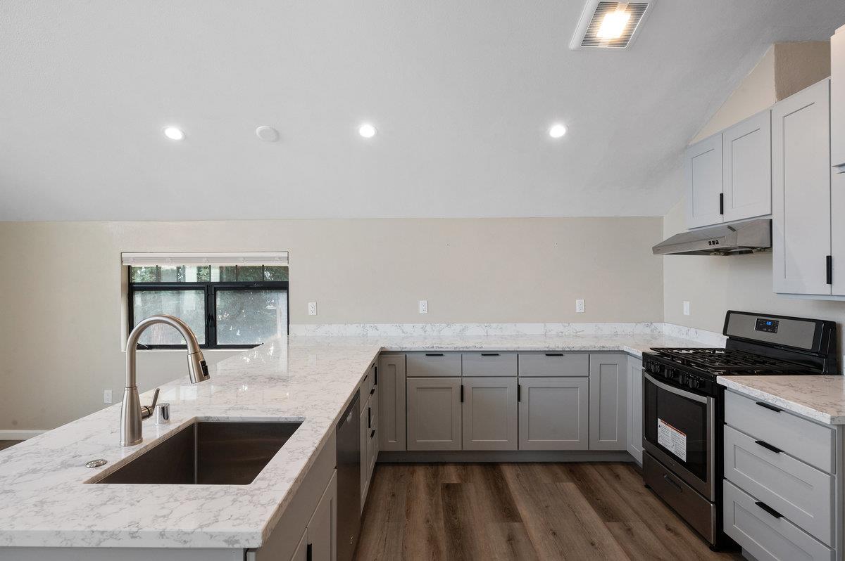 Detail Gallery Image 13 of 26 For 1434 8th Ave, Oakland,  CA 94606 - 3 Beds | 2 Baths