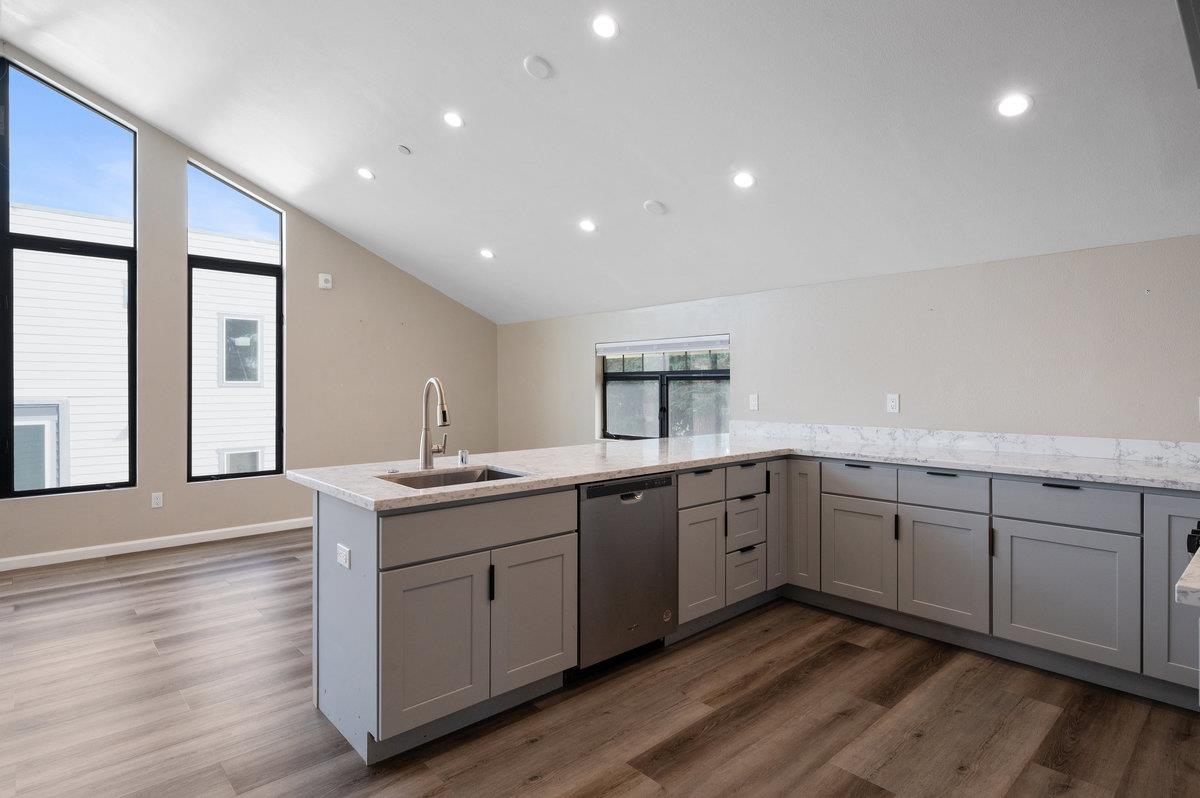 Detail Gallery Image 14 of 26 For 1434 8th Ave, Oakland,  CA 94606 - 3 Beds | 2 Baths