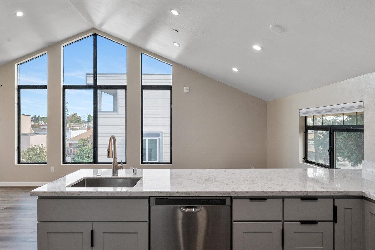 Detail Gallery Image 15 of 26 For 1434 8th Ave, Oakland,  CA 94606 - 3 Beds | 2 Baths