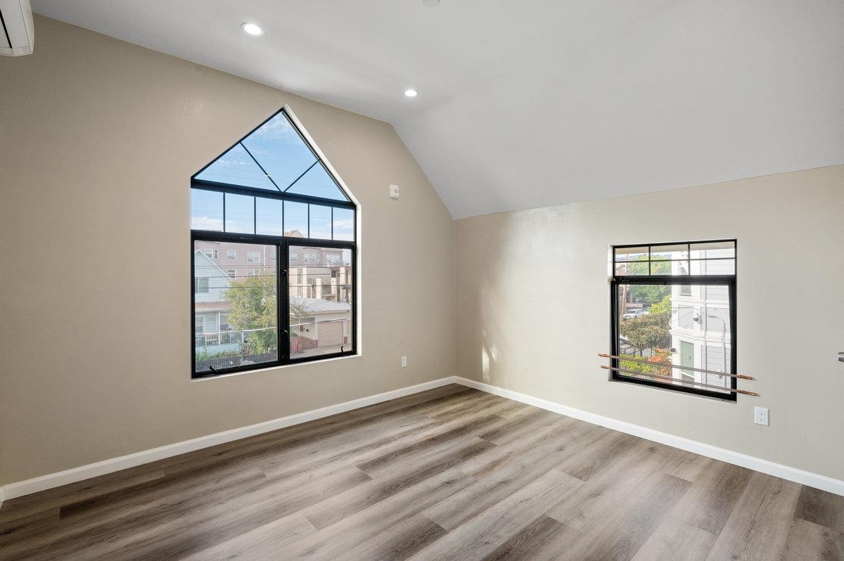 Detail Gallery Image 17 of 26 For 1434 8th Ave, Oakland,  CA 94606 - 3 Beds | 2 Baths
