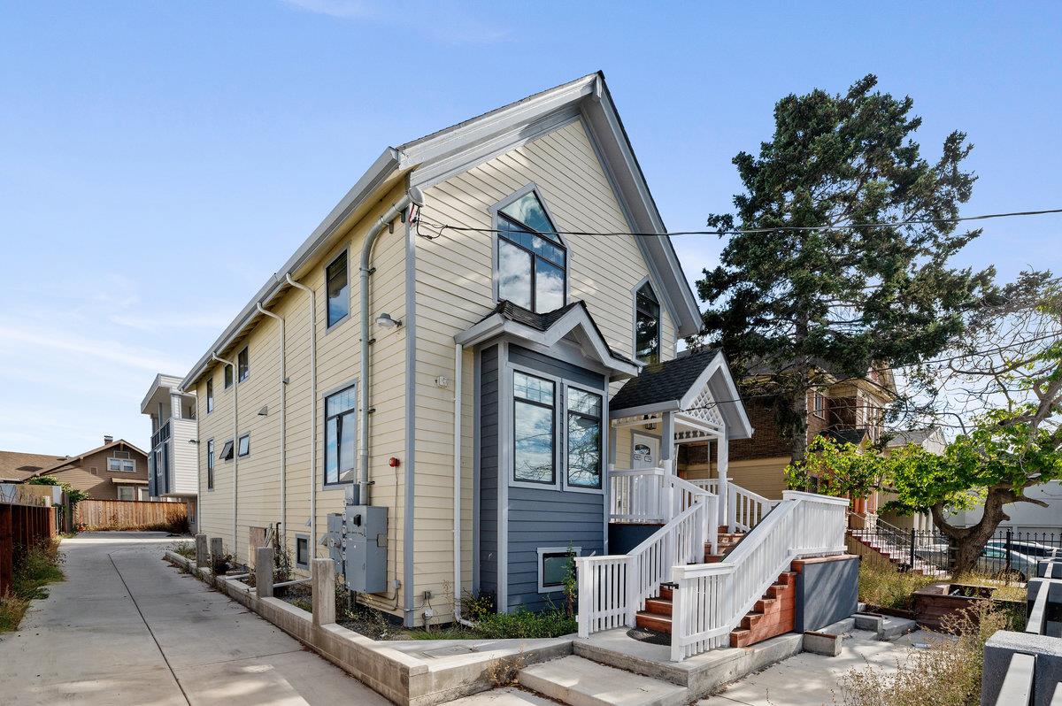 Detail Gallery Image 2 of 26 For 1434 8th Ave, Oakland,  CA 94606 - 3 Beds | 2 Baths