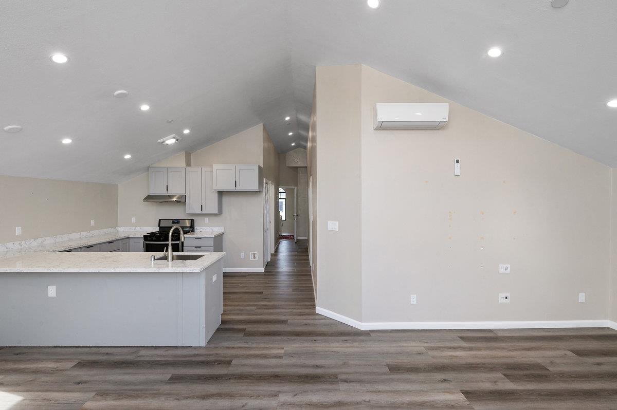 Detail Gallery Image 6 of 26 For 1434 8th Ave, Oakland,  CA 94606 - 3 Beds | 2 Baths