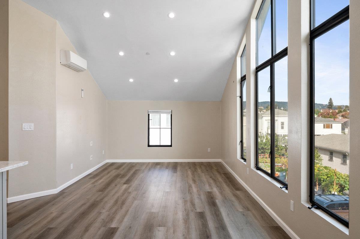 Detail Gallery Image 8 of 26 For 1434 8th Ave, Oakland,  CA 94606 - 3 Beds | 2 Baths