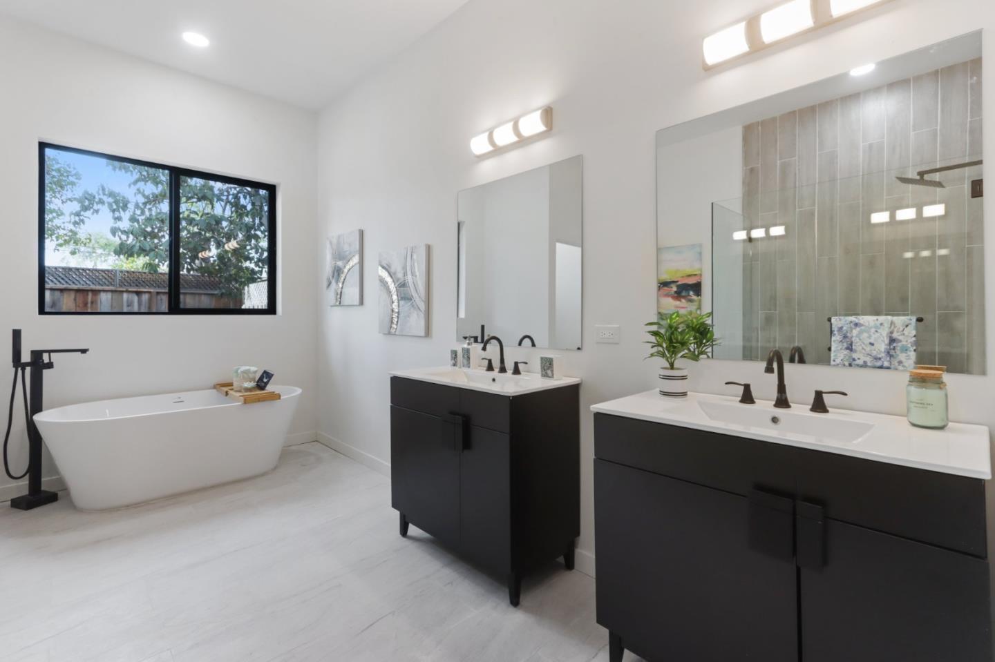 Detail Gallery Image 13 of 30 For 871 Menker, San Jose,  CA 95128 - 5 Beds | 4 Baths