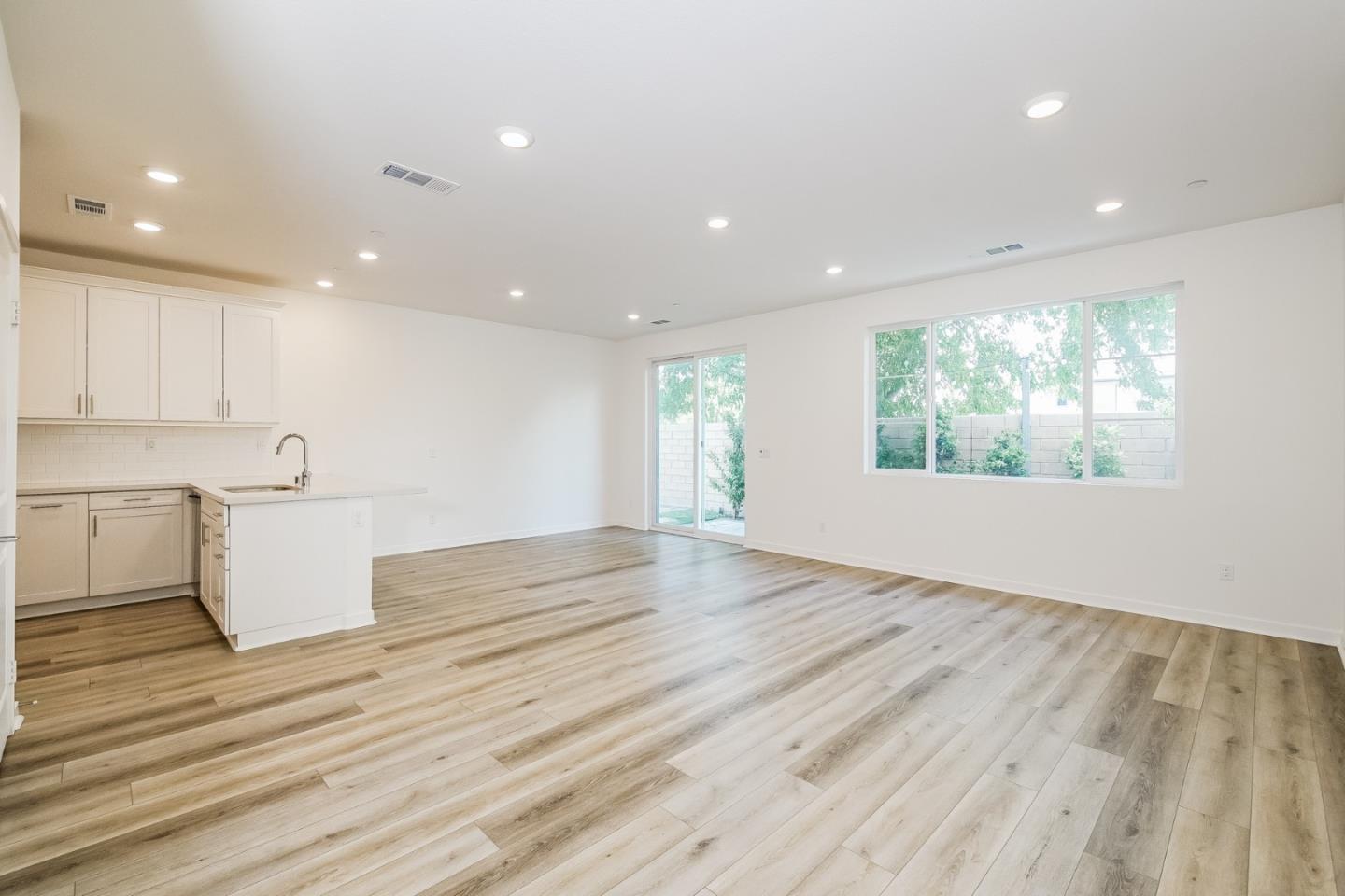 Detail Gallery Image 1 of 25 For 8255 N Sophie Ct, Northridge,  CA 91325 - 4 Beds | 2/1 Baths