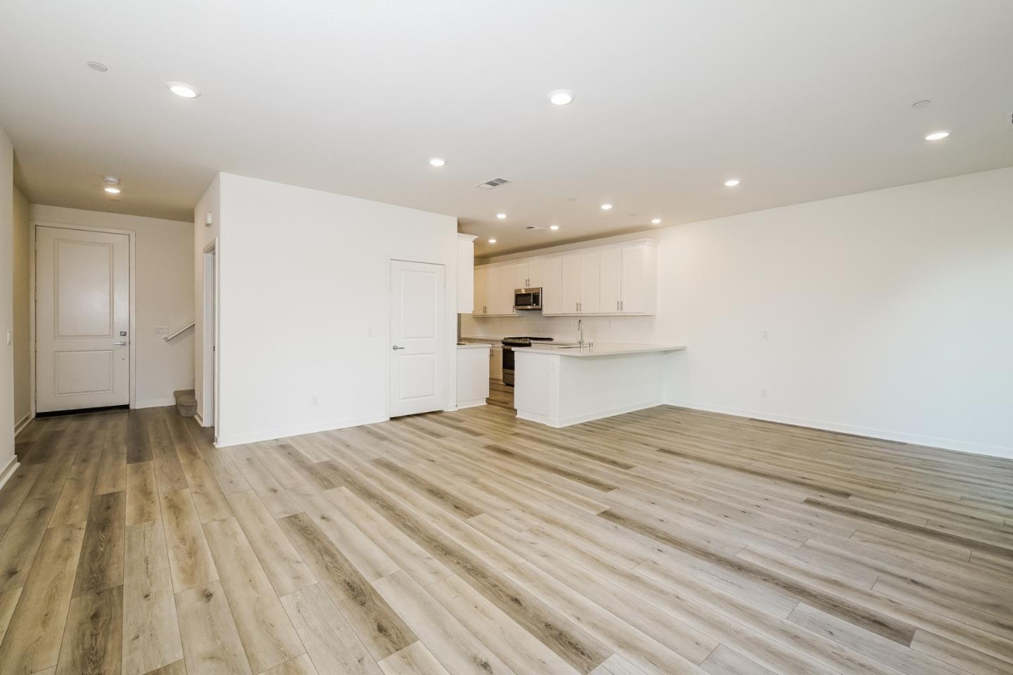 Detail Gallery Image 5 of 25 For 8255 N Sophie Ct, Northridge,  CA 91325 - 4 Beds | 2/1 Baths