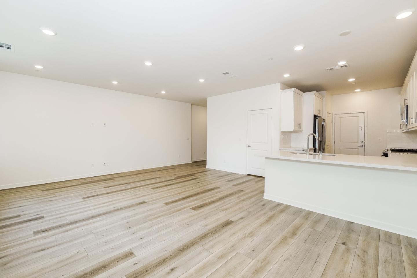 Detail Gallery Image 6 of 25 For 8255 N Sophie Ct, Northridge,  CA 91325 - 4 Beds | 2/1 Baths
