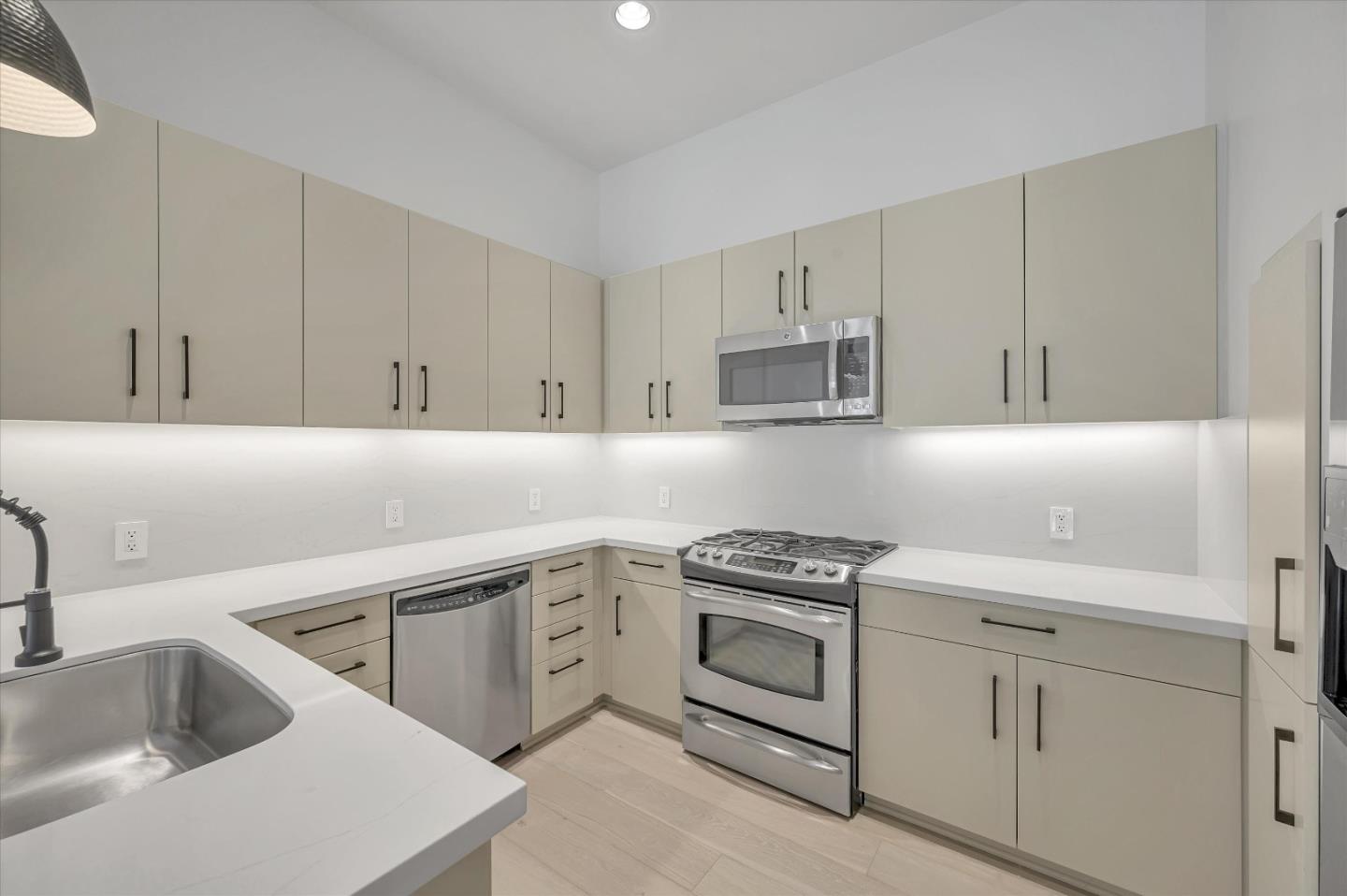 Detail Gallery Image 7 of 16 For 325 Berry St #103,  San Francisco,  CA 94158 - 2 Beds | 2/1 Baths