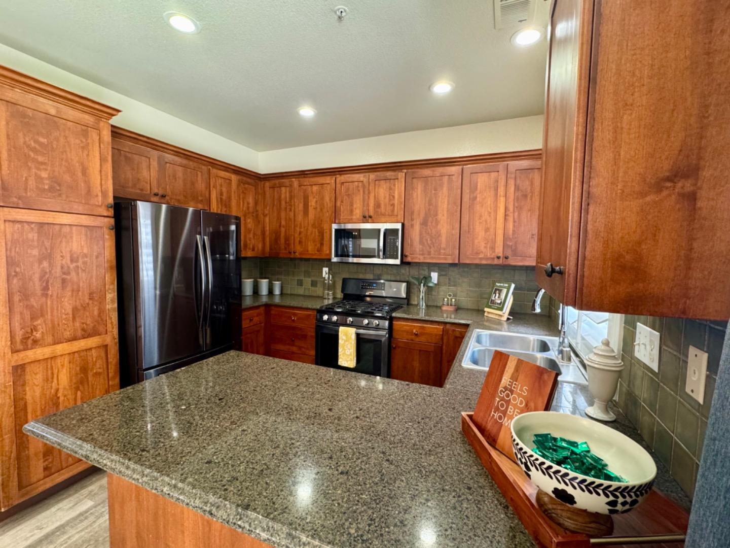 Detail Gallery Image 9 of 37 For 18114 Stonehaven, Salinas,  CA 93908 - 3 Beds | 2/1 Baths