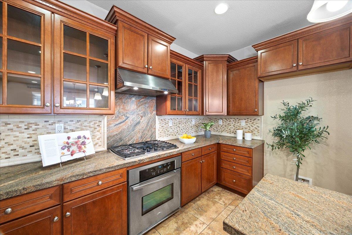 Detail Gallery Image 10 of 30 For 2015 Parkhurst St, Hayward,  CA 94541 - 4 Beds | 2/1 Baths