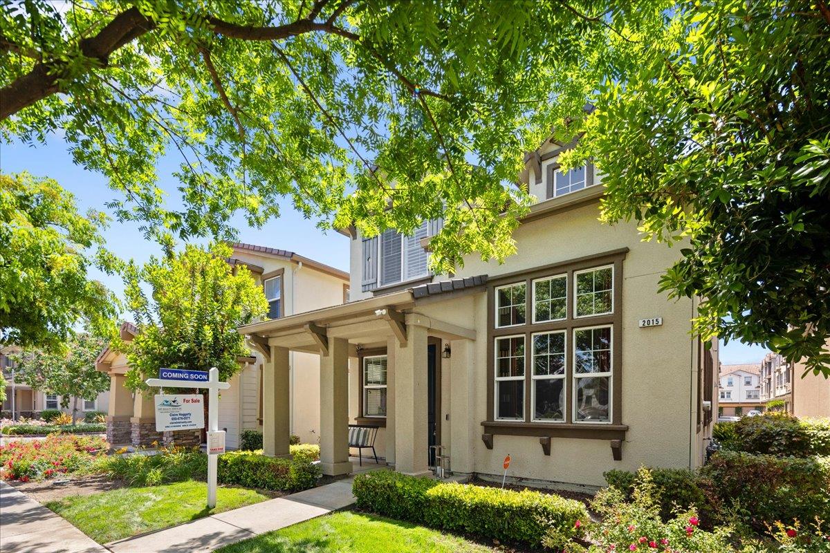 Detail Gallery Image 3 of 30 For 2015 Parkhurst St, Hayward,  CA 94541 - 4 Beds | 2/1 Baths