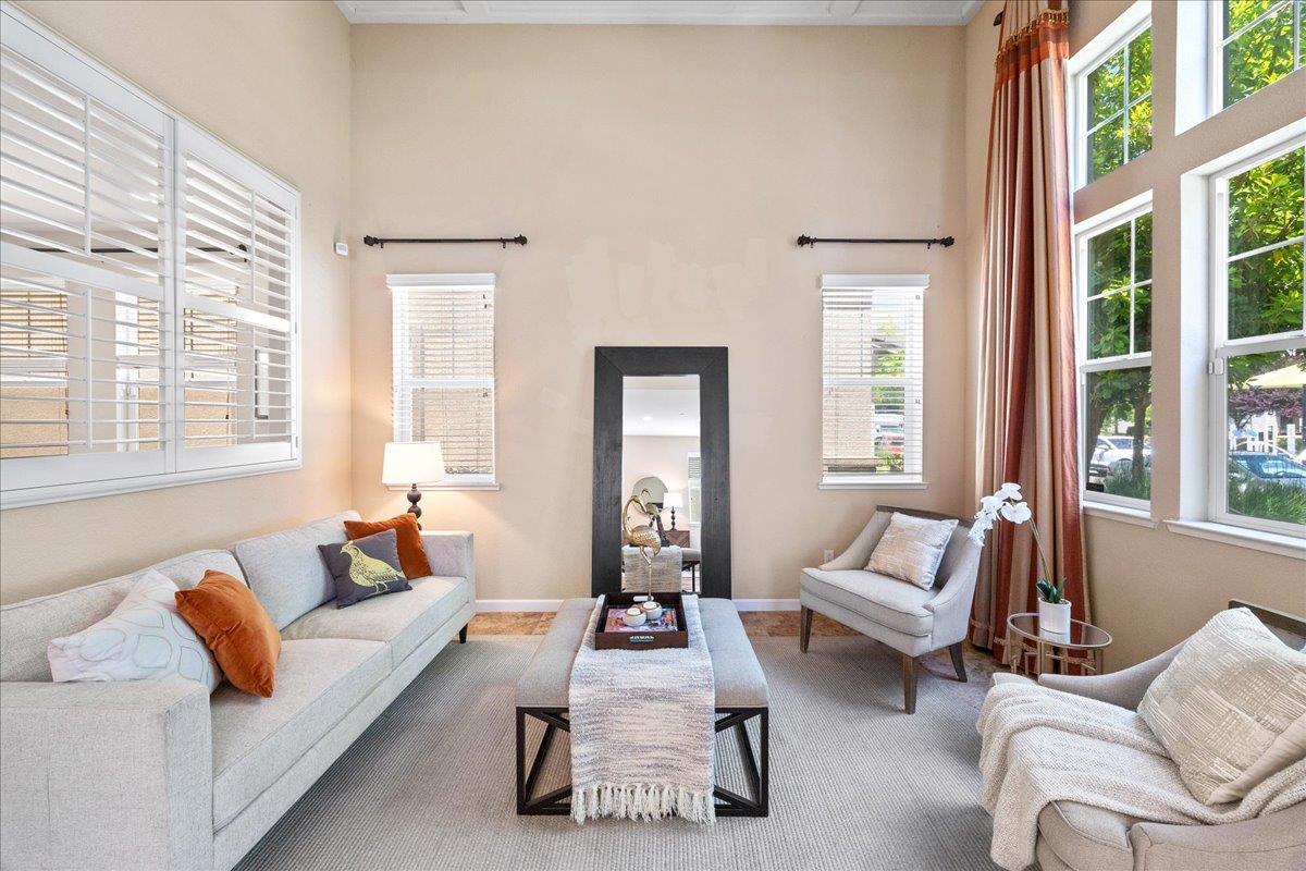 Detail Gallery Image 4 of 30 For 2015 Parkhurst St, Hayward,  CA 94541 - 4 Beds | 2/1 Baths