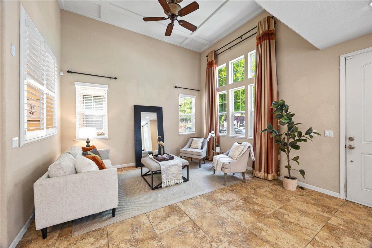 Detail Gallery Image 6 of 30 For 2015 Parkhurst St, Hayward,  CA 94541 - 4 Beds | 2/1 Baths