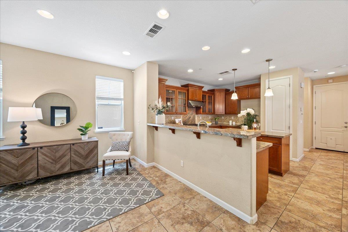 Detail Gallery Image 8 of 30 For 2015 Parkhurst St, Hayward,  CA 94541 - 4 Beds | 2/1 Baths