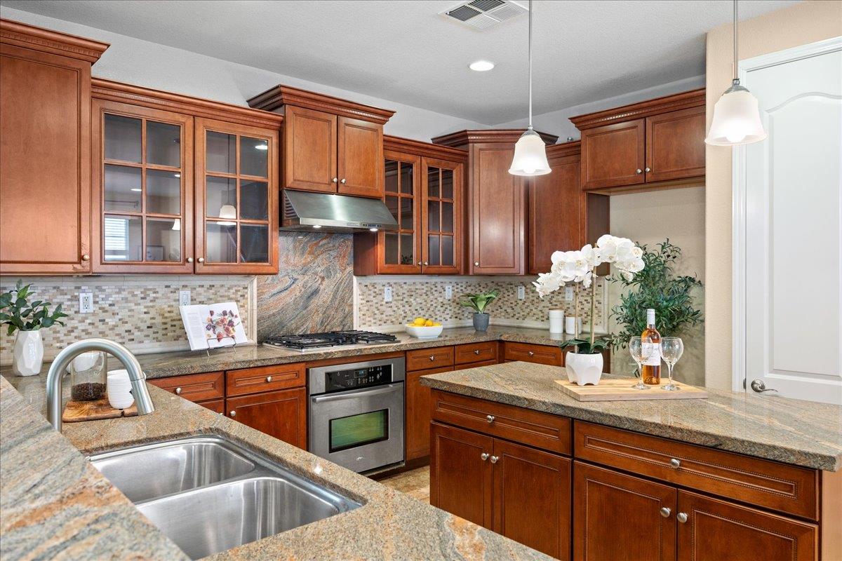 Detail Gallery Image 9 of 30 For 2015 Parkhurst St, Hayward,  CA 94541 - 4 Beds | 2/1 Baths