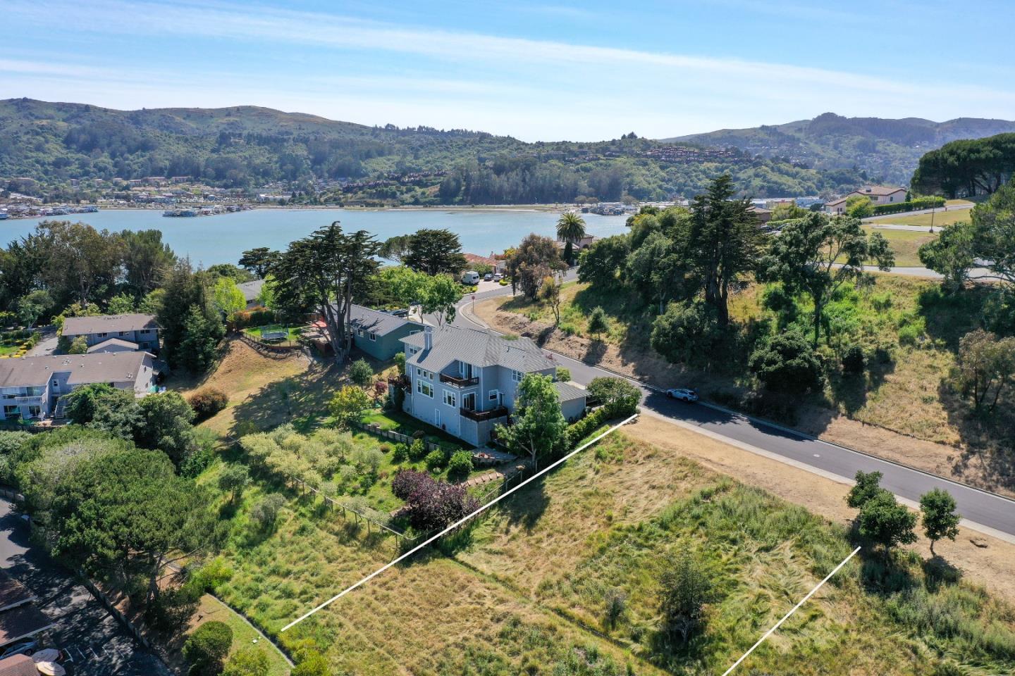 Detail Gallery Image 2 of 12 For 124 Mission Dr, Mill Valley,  CA 94941 - – Beds | – Baths