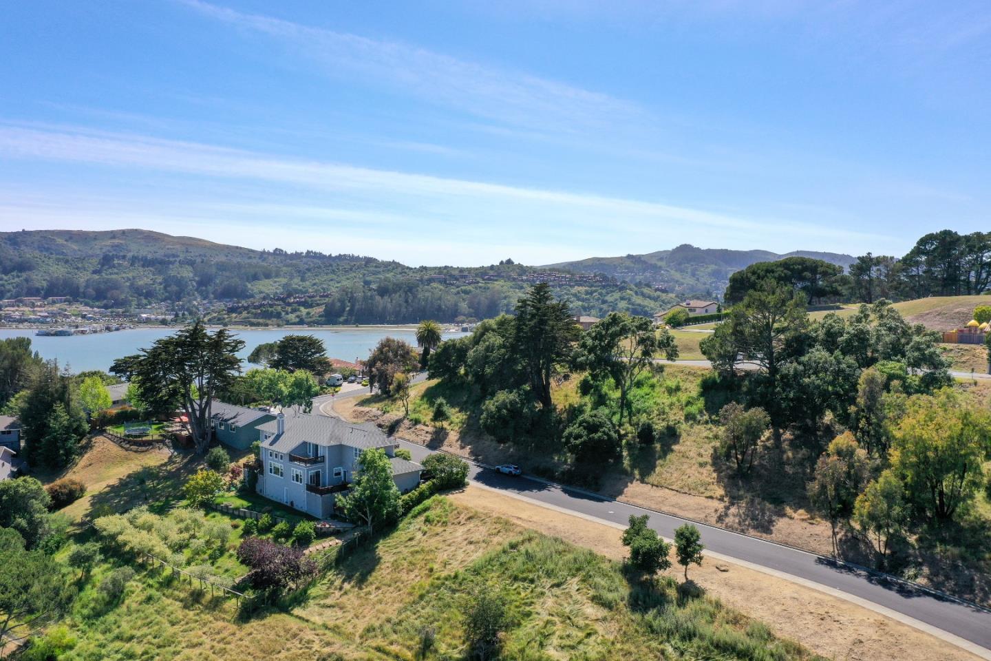 Detail Gallery Image 6 of 12 For 124 Mission Dr, Mill Valley,  CA 94941 - – Beds | – Baths