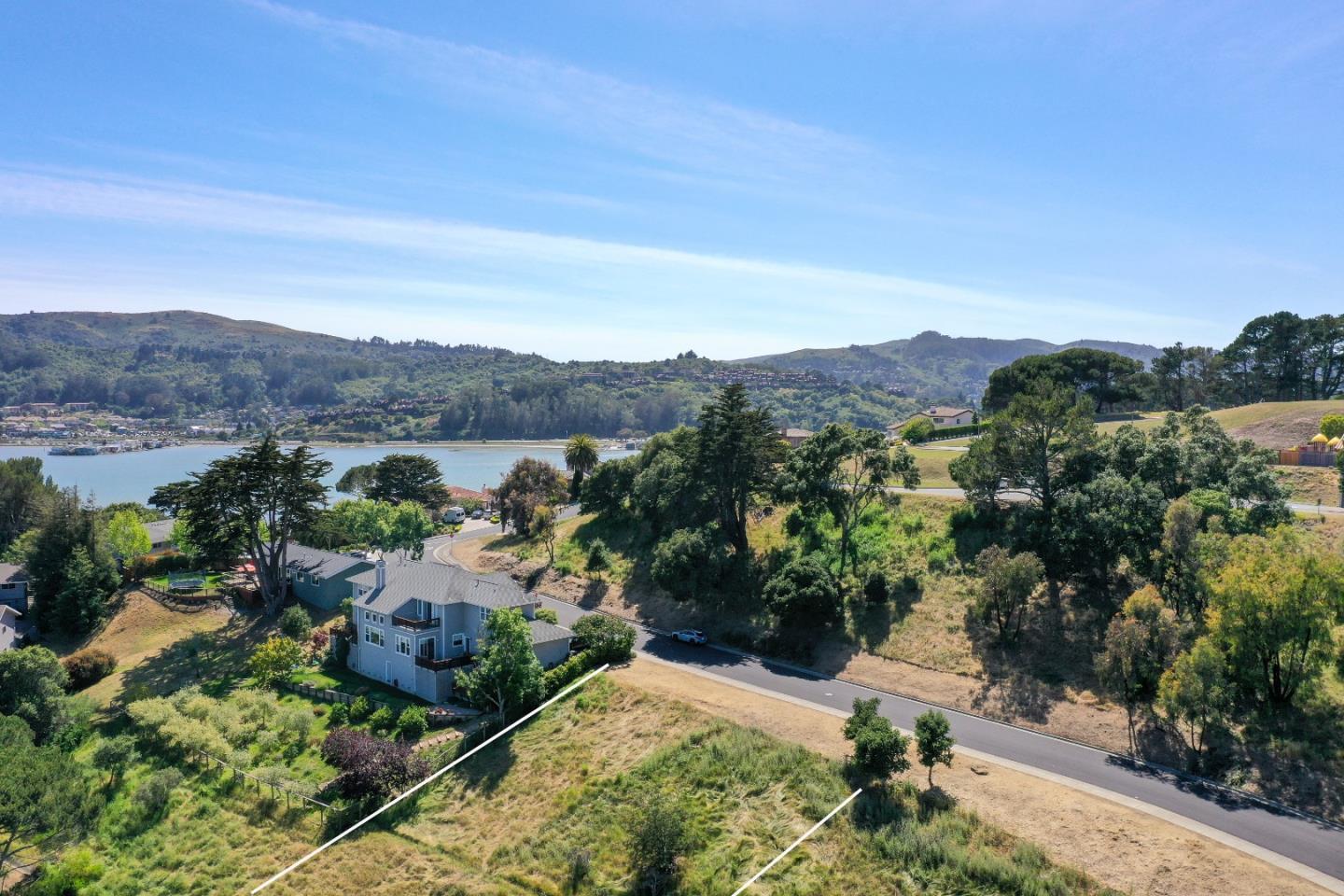 Detail Gallery Image 8 of 12 For 124 Mission Dr, Mill Valley,  CA 94941 - – Beds | – Baths