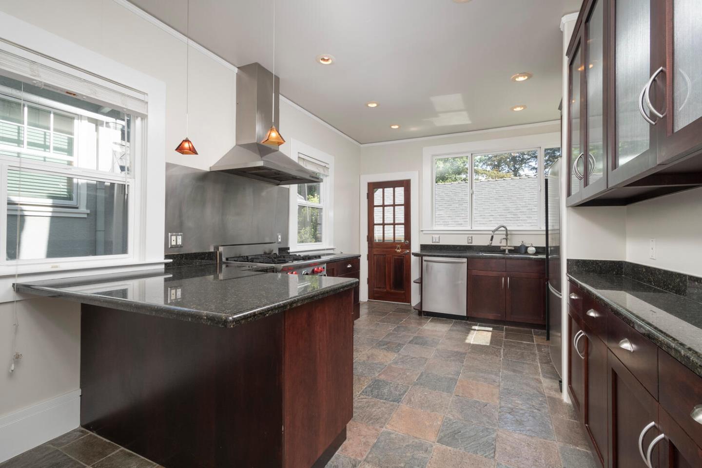 Detail Gallery Image 11 of 31 For 34 10th Ave, San Mateo,  CA 94401 - 4 Beds | 3 Baths