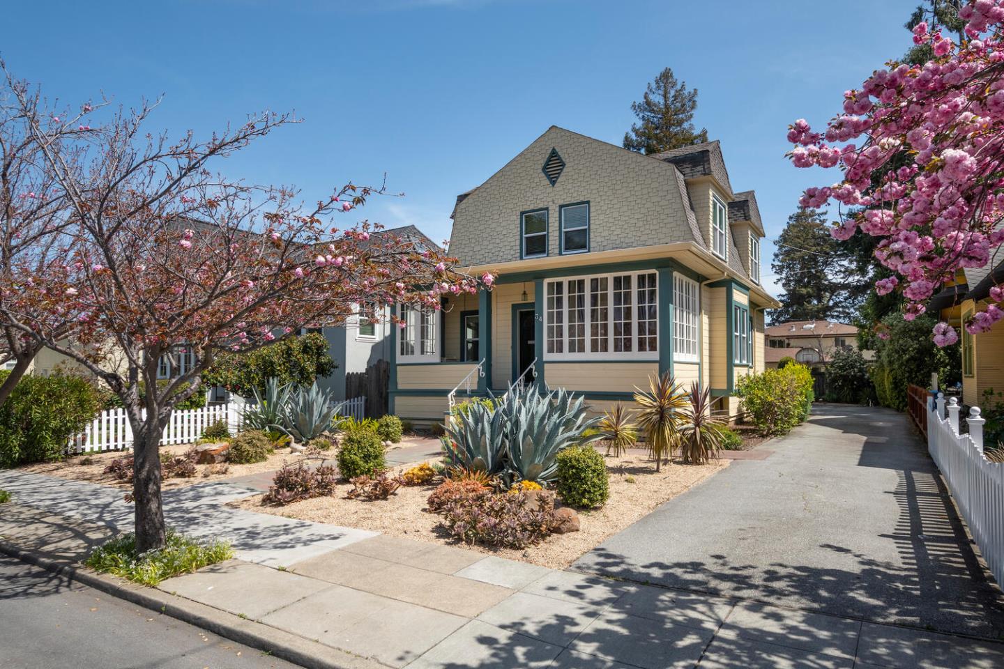 Detail Gallery Image 2 of 31 For 34 10th Ave, San Mateo,  CA 94401 - 4 Beds | 3 Baths