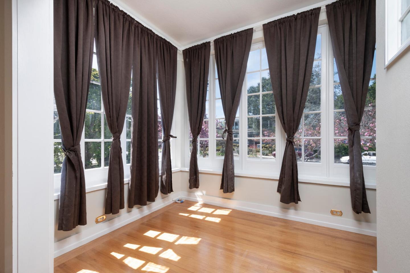 Detail Gallery Image 8 of 31 For 34 10th Ave, San Mateo,  CA 94401 - 4 Beds | 3 Baths