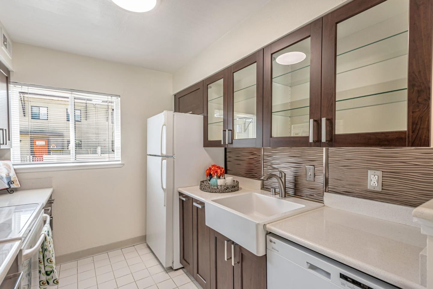 Detail Gallery Image 10 of 38 For 3217 Admiralty Ln, Foster City,  CA 94404 - 2 Beds | 1/1 Baths