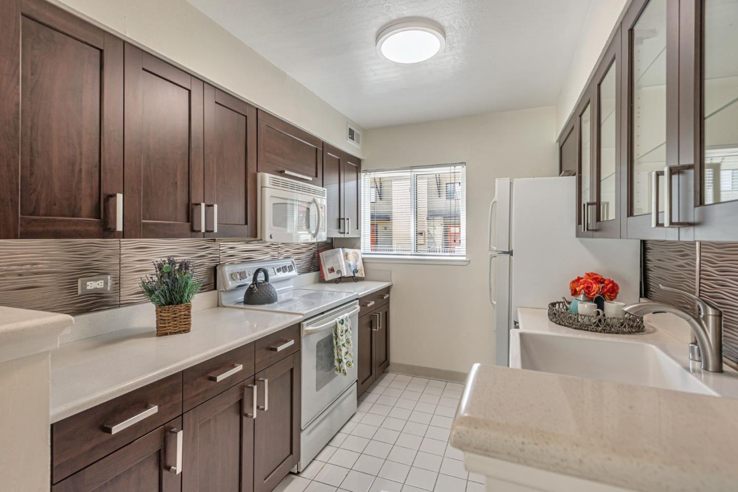 Detail Gallery Image 11 of 38 For 3217 Admiralty Ln, Foster City,  CA 94404 - 2 Beds | 1/1 Baths