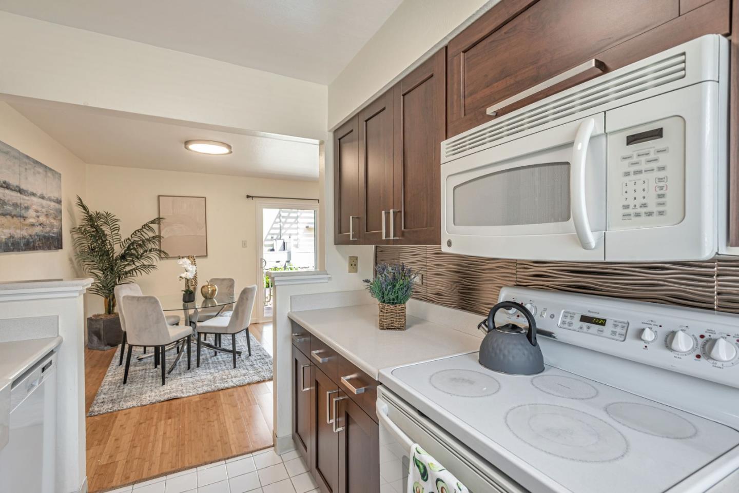 Detail Gallery Image 13 of 38 For 3217 Admiralty Ln, Foster City,  CA 94404 - 2 Beds | 1/1 Baths