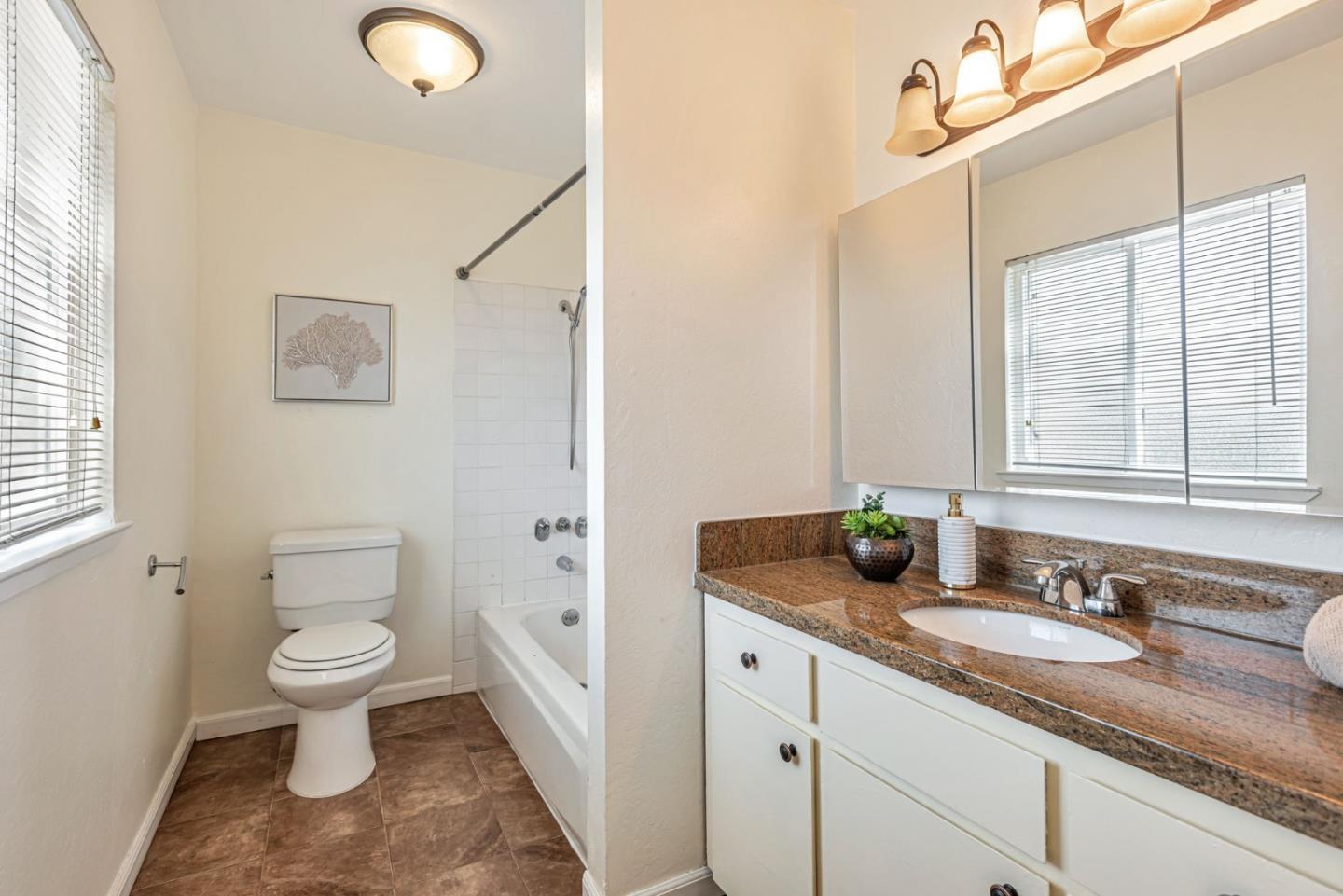 Detail Gallery Image 25 of 38 For 3217 Admiralty Ln, Foster City,  CA 94404 - 2 Beds | 1/1 Baths