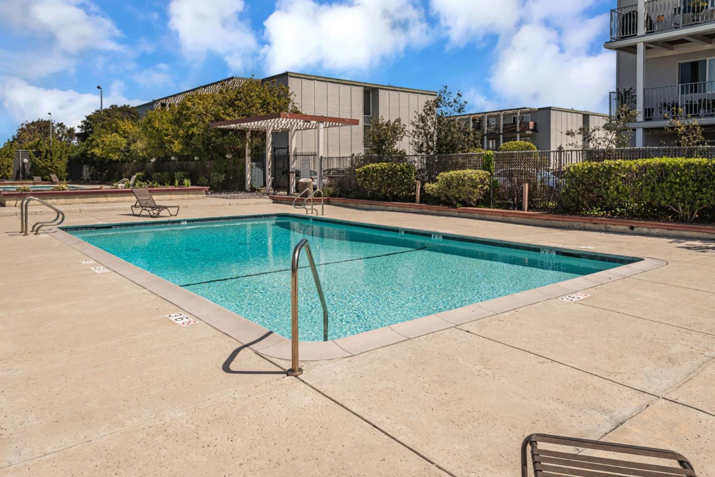 Detail Gallery Image 33 of 38 For 3217 Admiralty Ln, Foster City,  CA 94404 - 2 Beds | 1/1 Baths