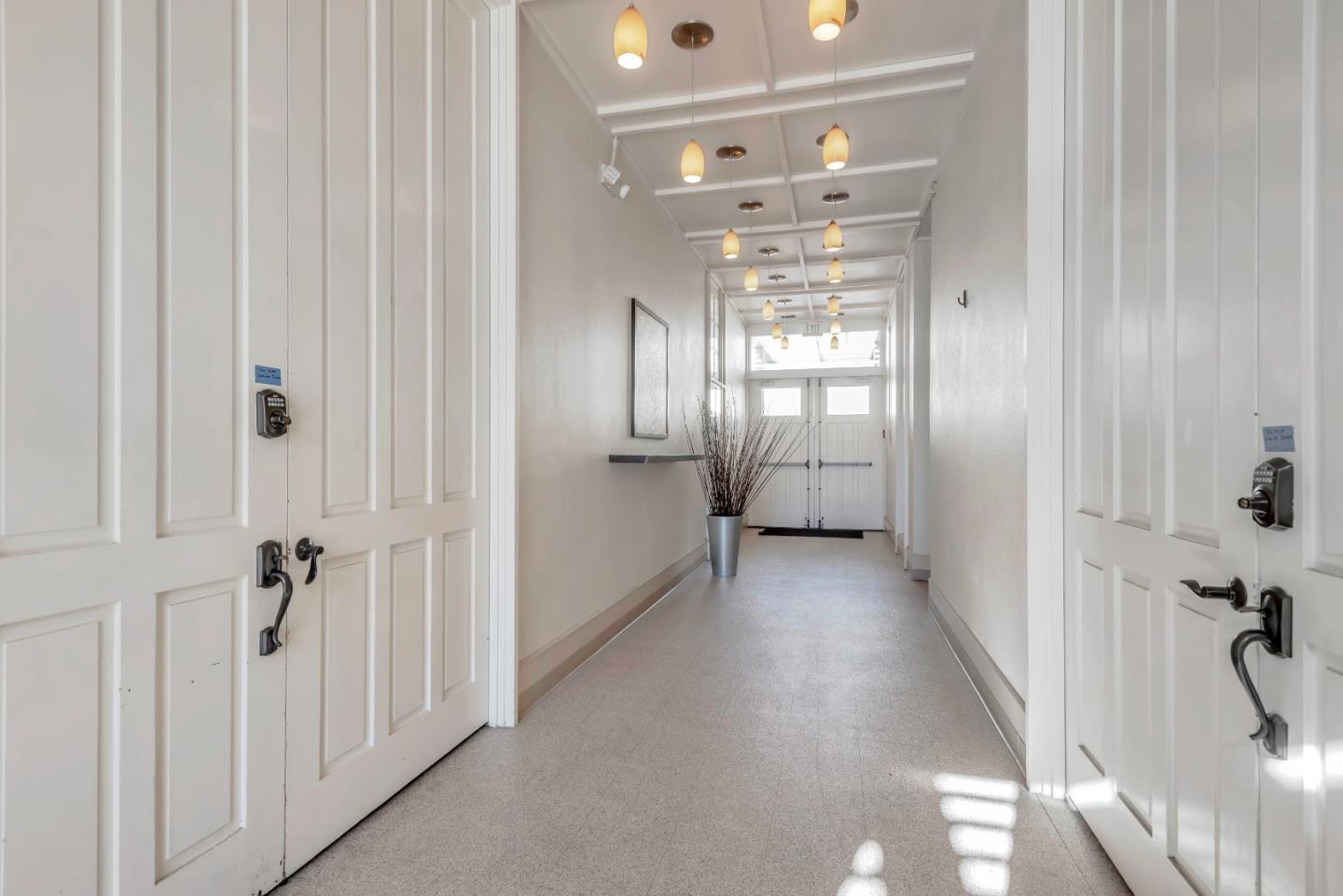 Detail Gallery Image 34 of 38 For 3217 Admiralty Ln, Foster City,  CA 94404 - 2 Beds | 1/1 Baths