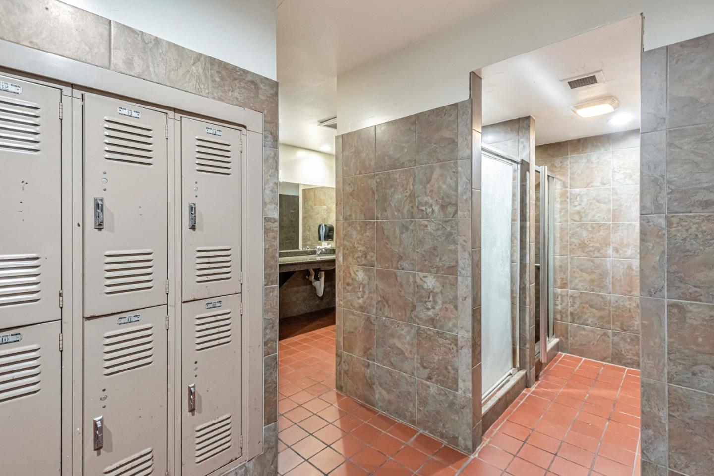 Detail Gallery Image 36 of 38 For 3217 Admiralty Ln, Foster City,  CA 94404 - 2 Beds | 1/1 Baths