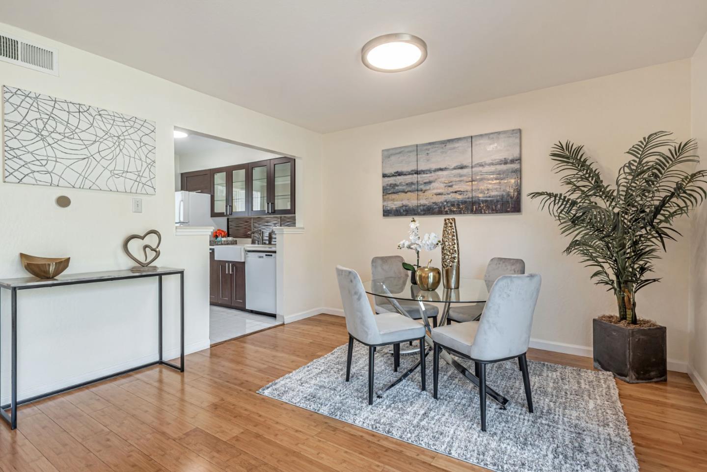 Detail Gallery Image 7 of 38 For 3217 Admiralty Ln, Foster City,  CA 94404 - 2 Beds | 1/1 Baths