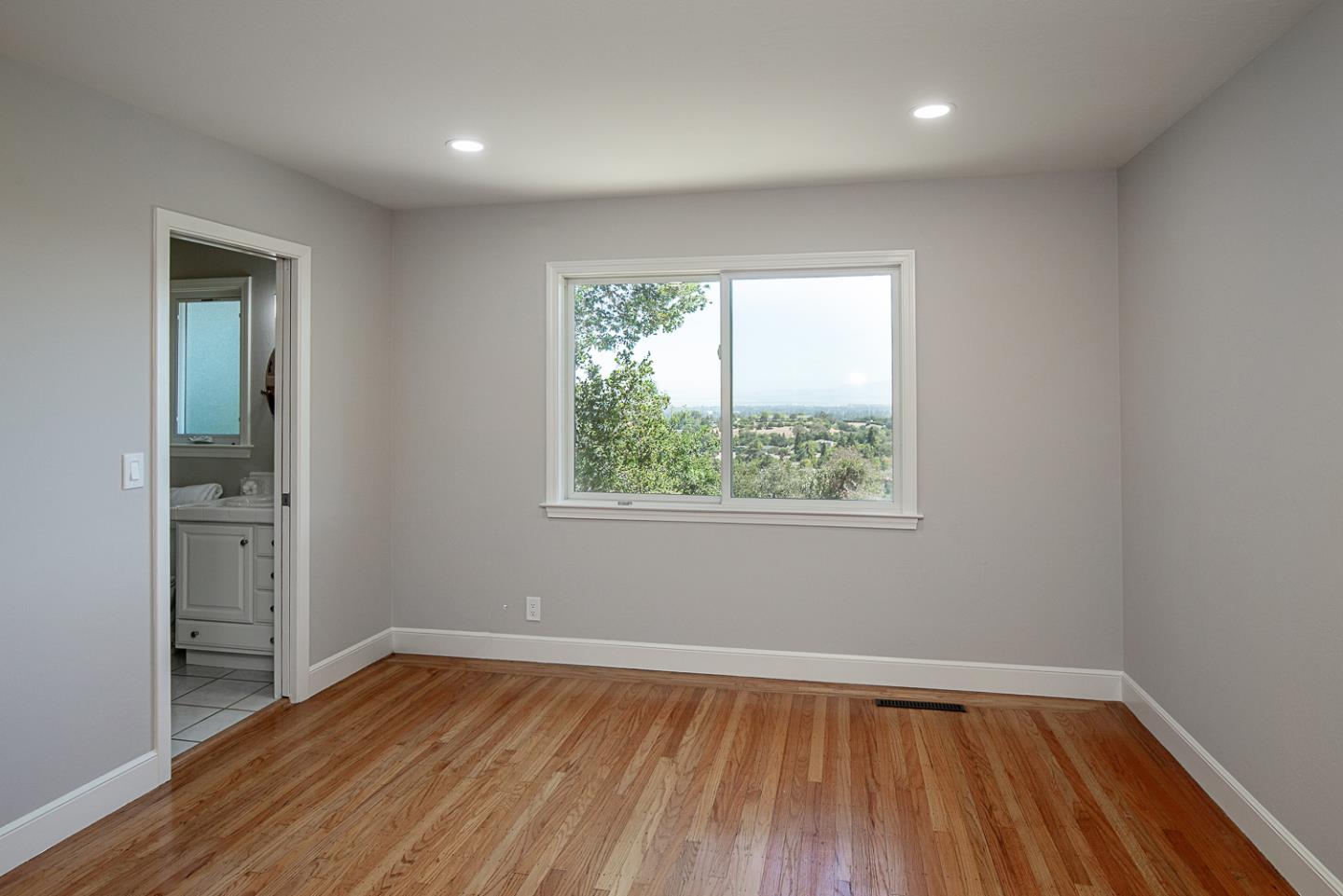 Detail Gallery Image 32 of 45 For 13038 Vista Del Valle Ct, Los Altos Hills,  CA 94022 - 4 Beds | 3/1 Baths