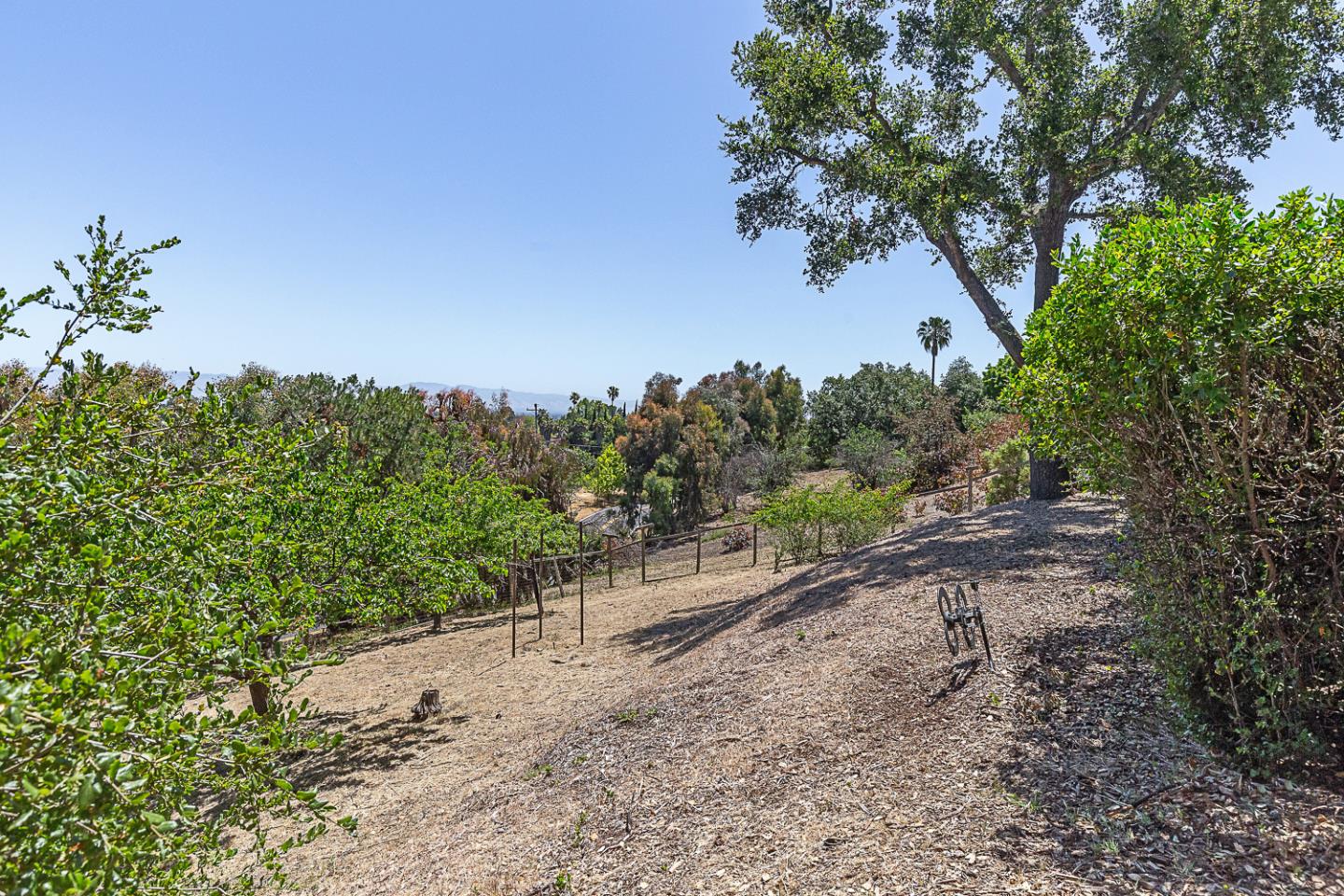 Detail Gallery Image 40 of 45 For 13038 Vista Del Valle Ct, Los Altos Hills,  CA 94022 - 4 Beds | 3/1 Baths