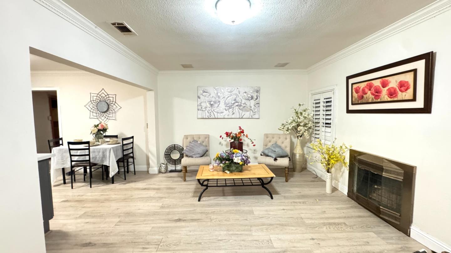 Detail Gallery Image 1 of 5 For 315 Garden St, East Palo Alto,  CA 94303 - 3 Beds | 1/1 Baths