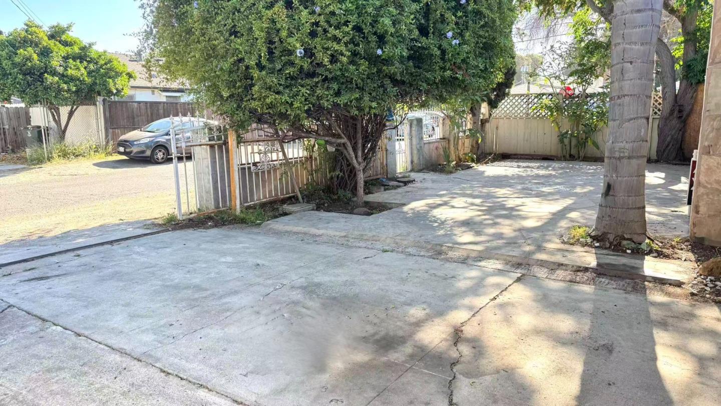 Detail Gallery Image 19 of 23 For 315 Garden St, East Palo Alto,  CA 94303 - 3 Beds | 1/1 Baths