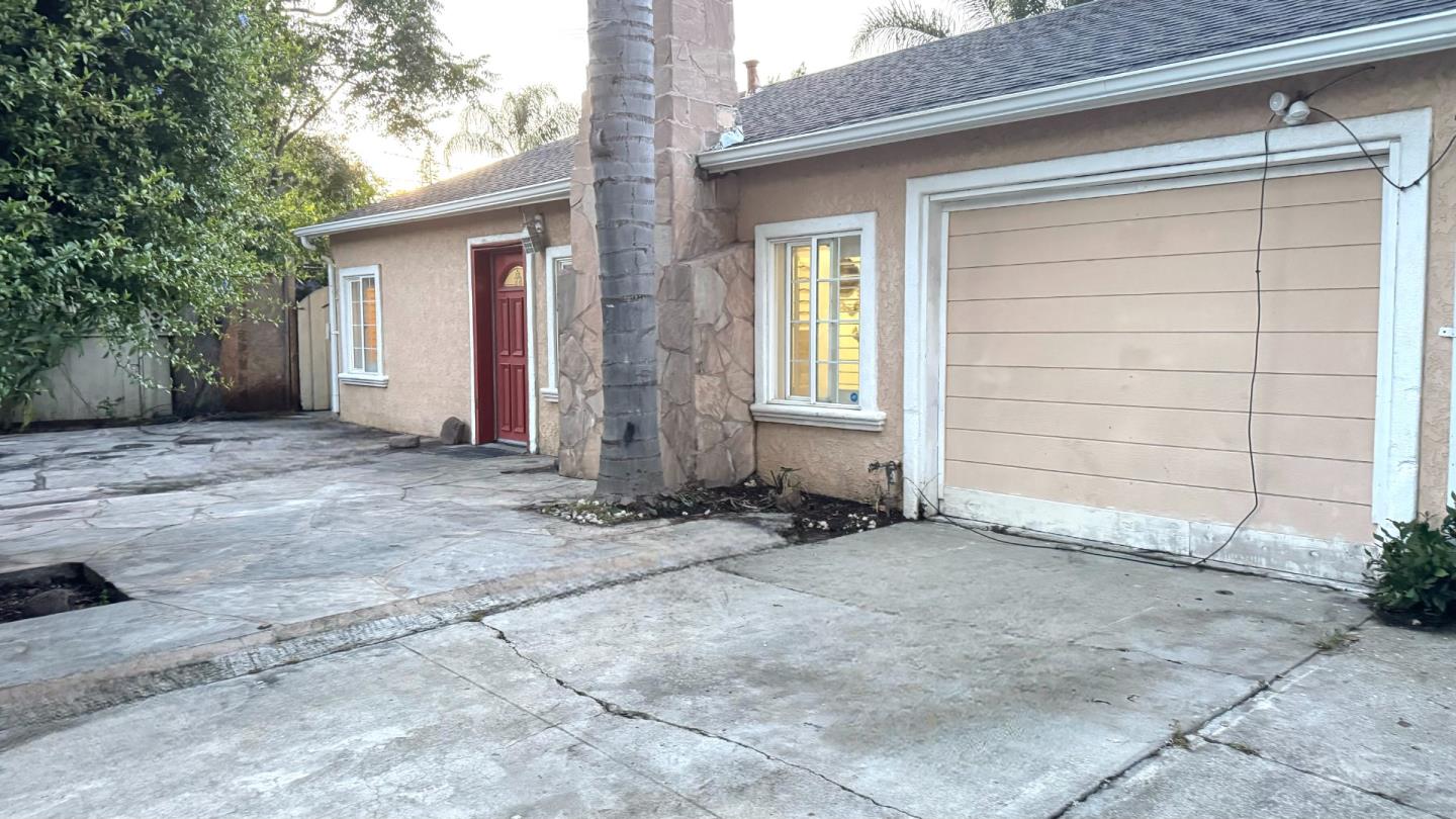 Detail Gallery Image 2 of 5 For 315 Garden St, East Palo Alto,  CA 94303 - 3 Beds | 1/1 Baths