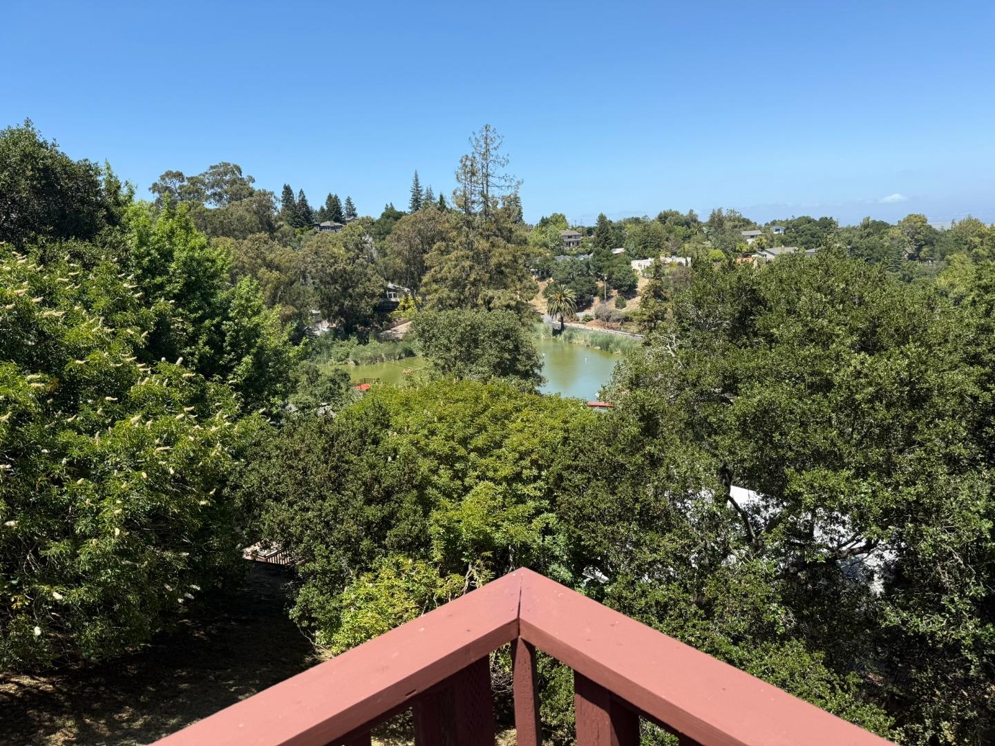 Detail Gallery Image 1 of 40 For 514 Live Oak Ln, Redwood City,  CA 94062 - 4 Beds | 2/1 Baths