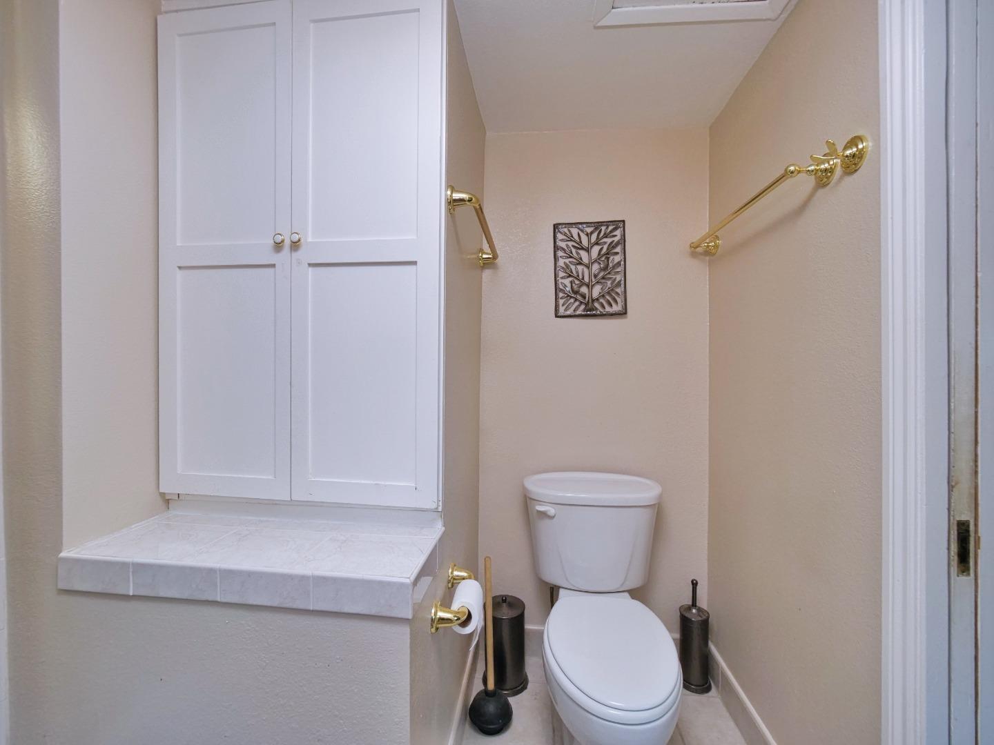 Detail Gallery Image 22 of 40 For 514 Live Oak Ln, Redwood City,  CA 94062 - 4 Beds | 2/1 Baths