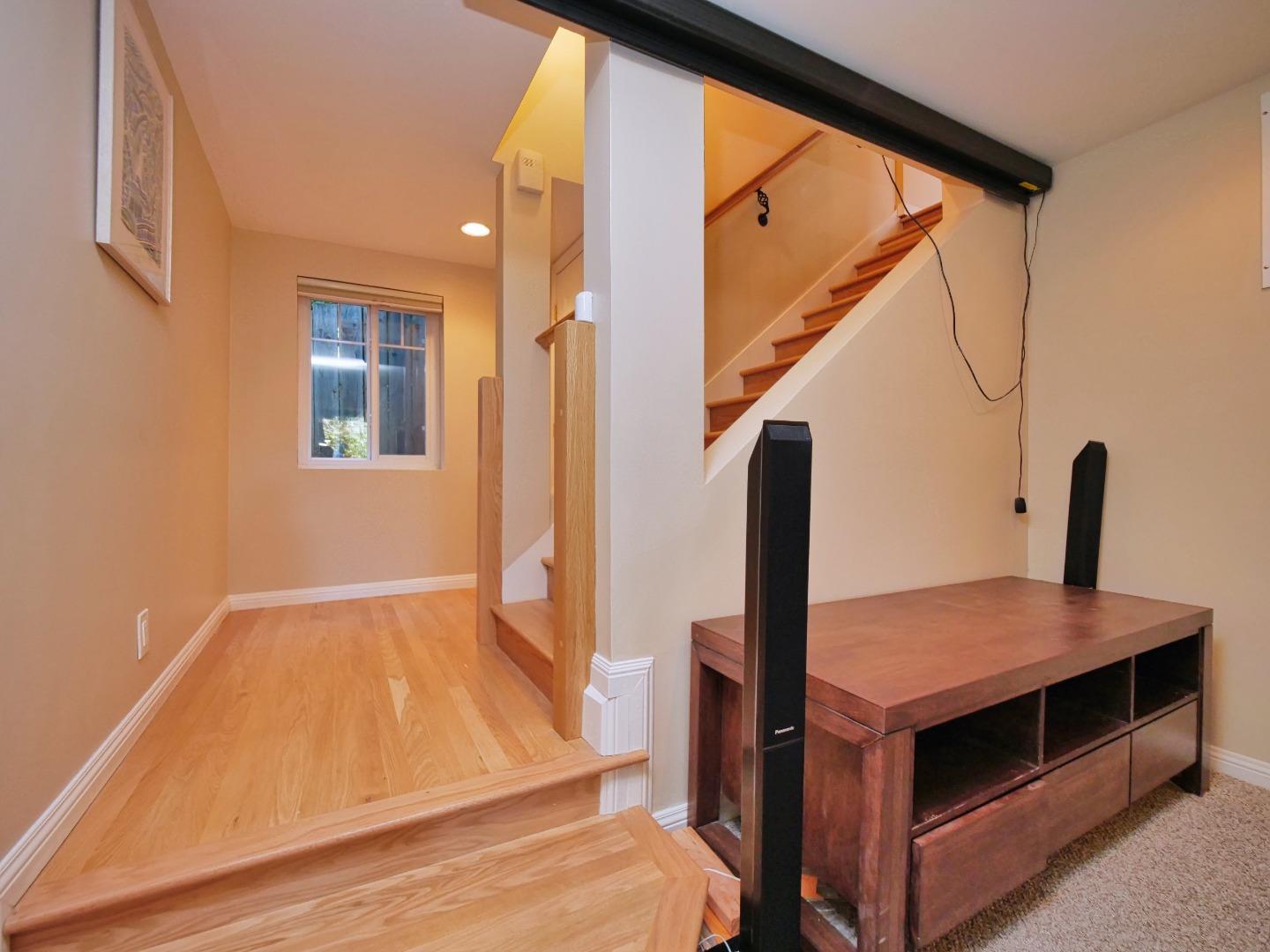 Detail Gallery Image 24 of 40 For 514 Live Oak Ln, Redwood City,  CA 94062 - 4 Beds | 2/1 Baths
