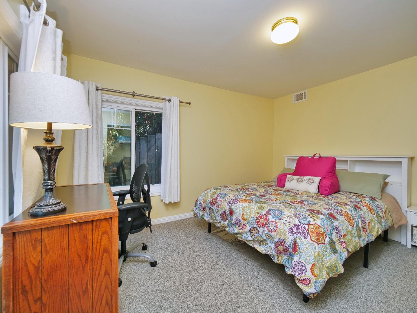 Detail Gallery Image 26 of 40 For 514 Live Oak Ln, Redwood City,  CA 94062 - 4 Beds | 2/1 Baths