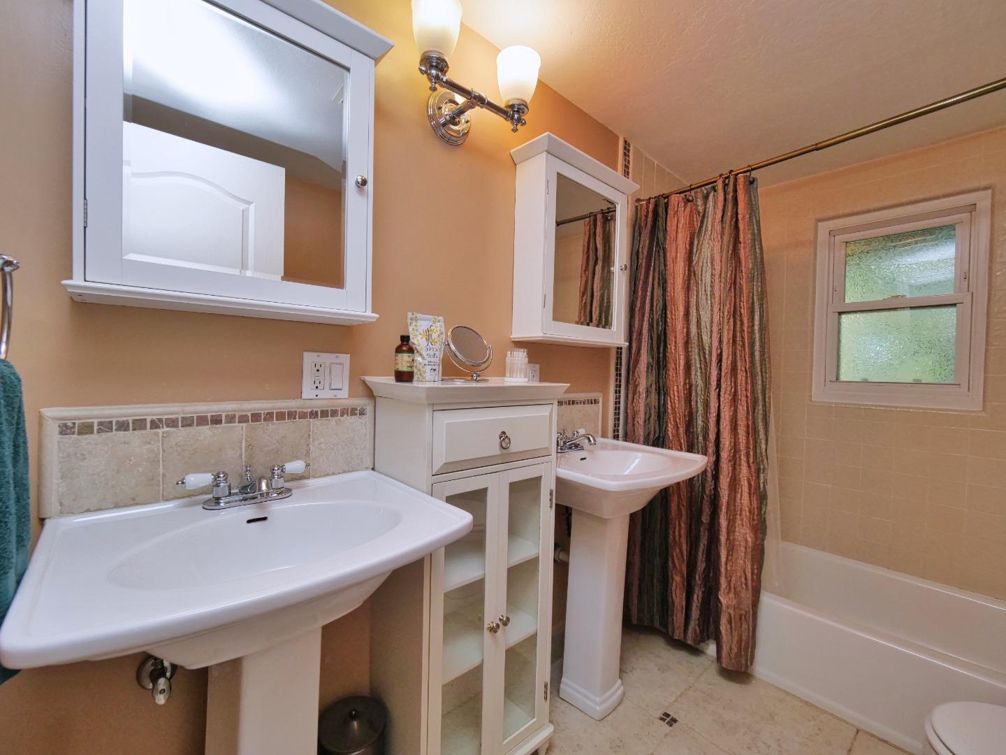 Detail Gallery Image 29 of 40 For 514 Live Oak Ln, Redwood City,  CA 94062 - 4 Beds | 2/1 Baths