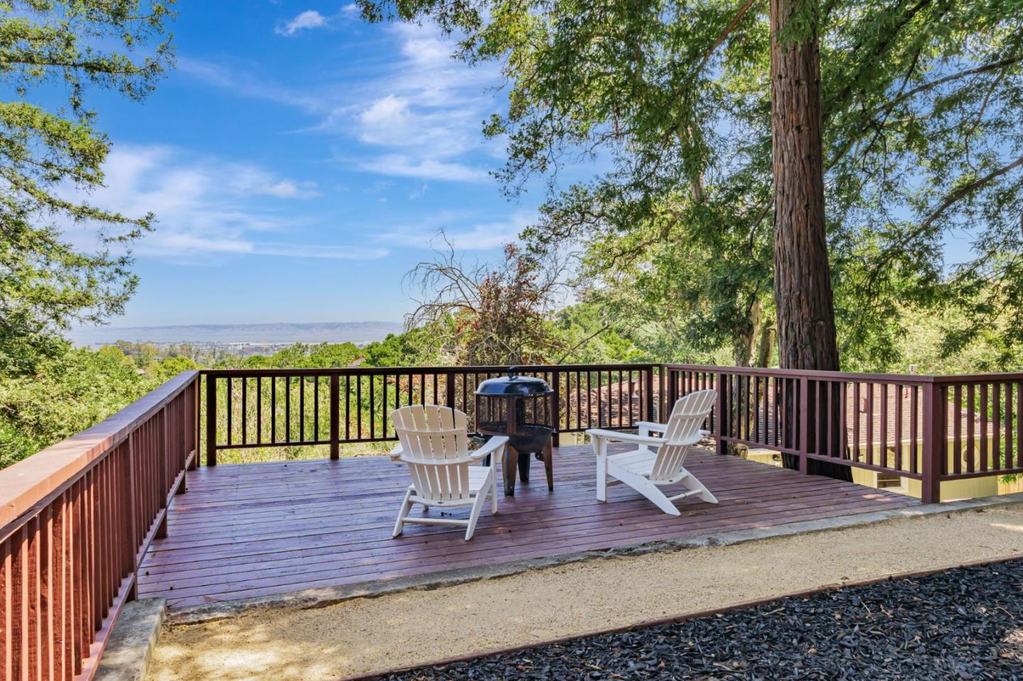 Detail Gallery Image 3 of 40 For 514 Live Oak Ln, Redwood City,  CA 94062 - 4 Beds | 2/1 Baths